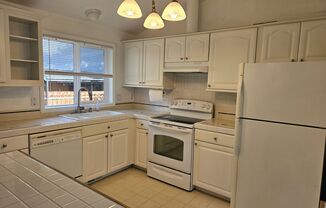 3 beds, 1 bath, $2,195