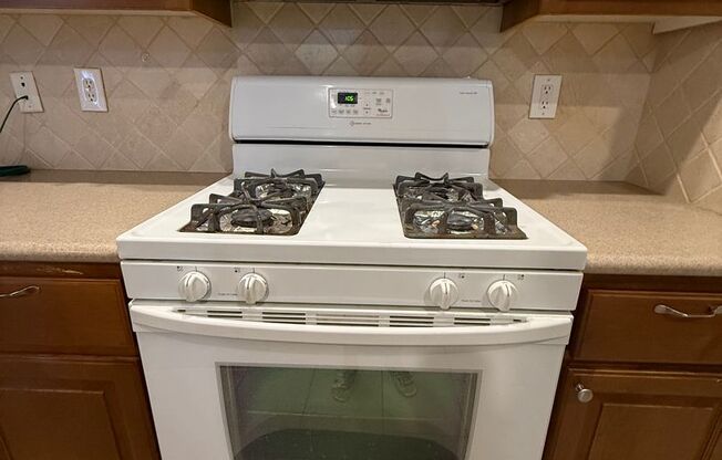 3bed,2.5 bath townhouse with 2 car garage