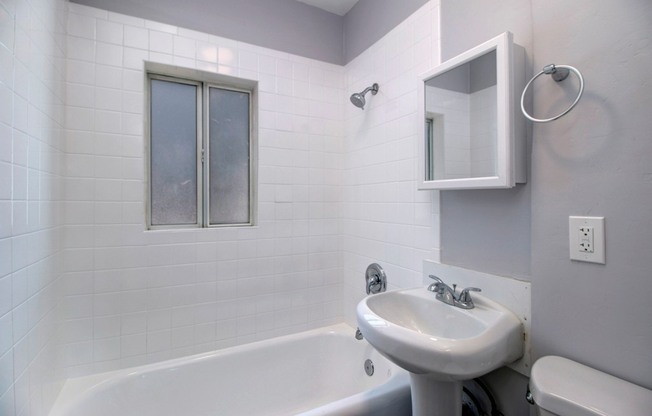 2 beds, 1 bath, $2,650