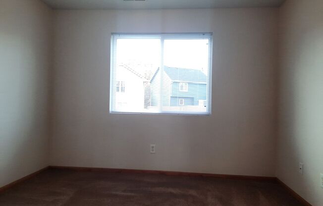 2 beds, 2 baths, 850 sqft, $985, Unit 304