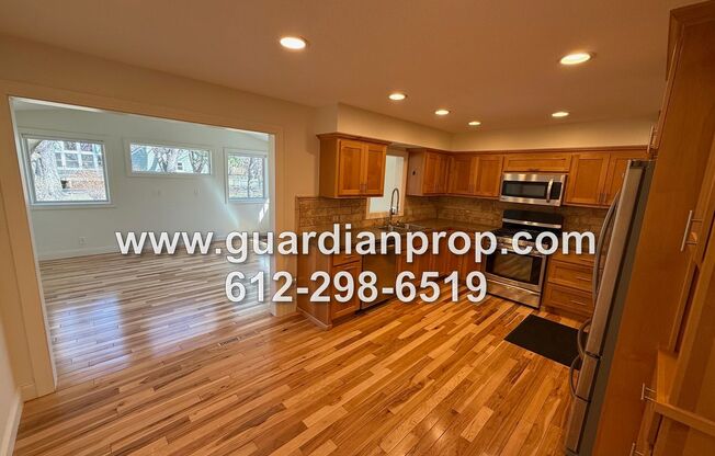 Roseville House in Secluded Midland Hills, Updated Kitchen, Large Primary Suite, Family Room