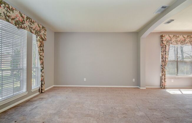 Gorgeous 4 bed/2.5 bath two story home!