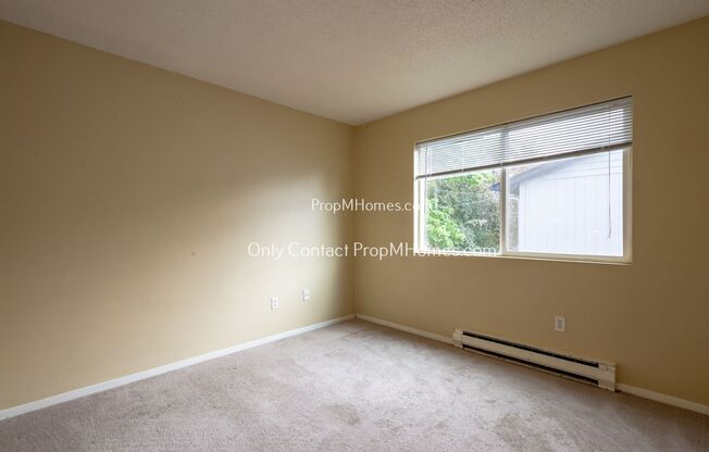 2 beds, 1 bath, $1,499, Unit 6851 N Fessenden Street Unit 4