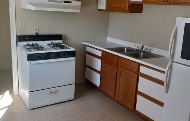 2 beds, 1 bath, $1,000