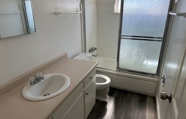 2 beds, 1 bath, $2,195, Unit 13