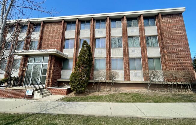 1320 E Capitol Drive