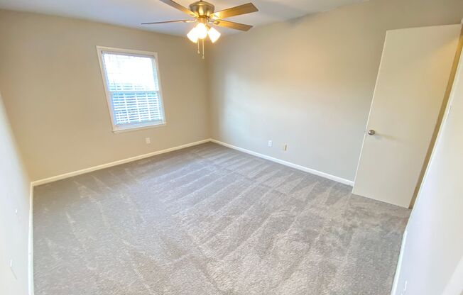 1 bed, 1 bath, 615 sqft, $1,000, Unit 841 Oakwood Villa