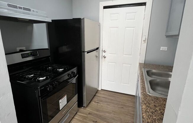 1 bed, 1 bath, 420 sqft, $1,250