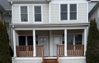 Luxury Living in Historic Brewer’s Hill 2010 N Buffum St. | 3 Bed, 2.5 Bath + Loft | $2,695/mo