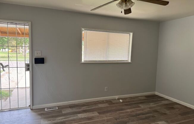 ALL PROSPECTIVE TENANTS MUST SUBMIT A ON LINE APPLICATION AND BE PRE-QUALIFIED PRIOR TO ANY SHOWINGS.