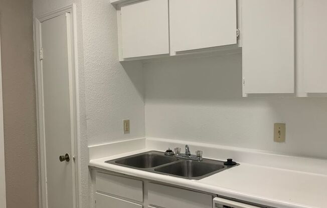 2 beds, 2 baths, 1,038 sqft, $1,085, Unit 0804