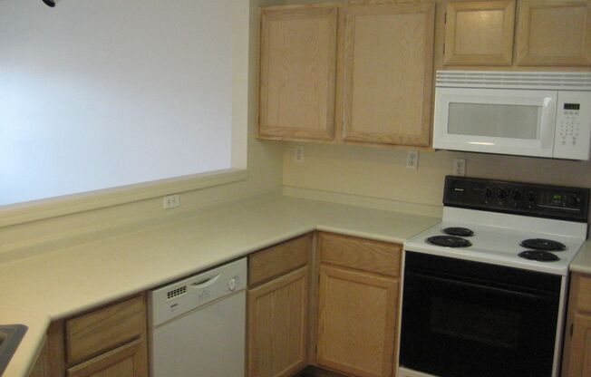 2 beds, 2 baths, 1,100 sqft, $1,695, Unit 9