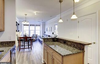1 bed/ 1 bath Right off Meridian Hill Park with Reserved Parking! Available July 10!