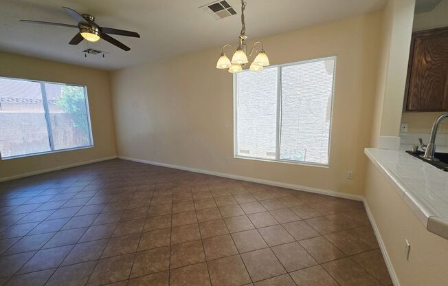 CHARMING 2 BED/ 2 BATH HOME WITH LOFT LOCATED IN LAMPLIGHT GARDENS!