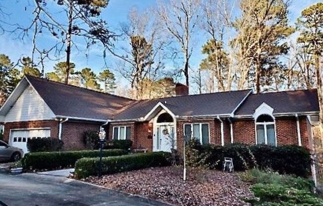 NEW LISTING IN CAROLINA TRACE- GOLF EAST! Close to Shopping and Restaurants!