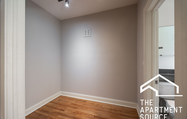 2325.5 N. Rockwell, Unit 3A