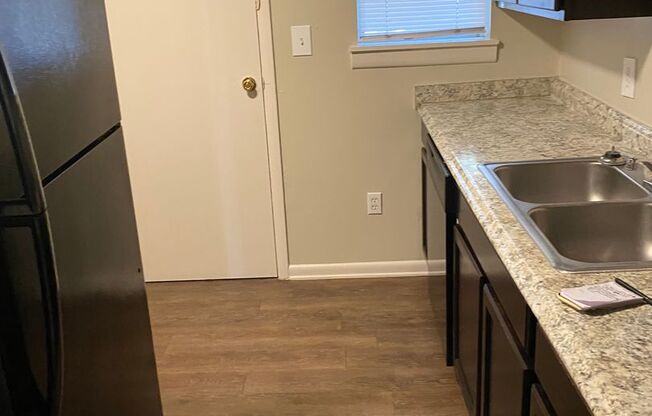 2 beds, 1 bath, 728 sqft, $750, Unit D4