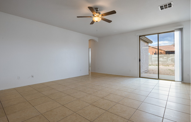 4Bed/2Bath House in Maricopa! Move-In Ready on 11/12/2026!