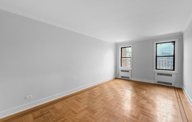 1685 E 5 ST
