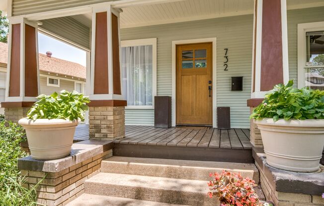 Beautiful Three Bedroom House near Bishop Arts District!