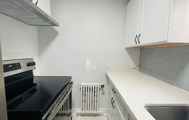 1 bed, 1 bath, 670 sqft, $1,595, Unit Hamrick 02