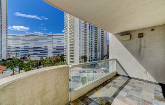 FABULOUS TURNBERRY TOWERS ONE STREET FROM STRIP
