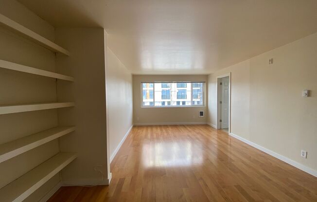 2 beds, 1 bath, 675 sqft, $2,595, Unit 402