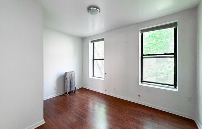 528 W 152 ST