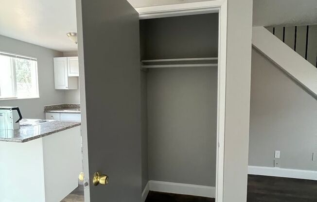 2 beds, 1 bath, 780 sqft, $1,350, Unit 02