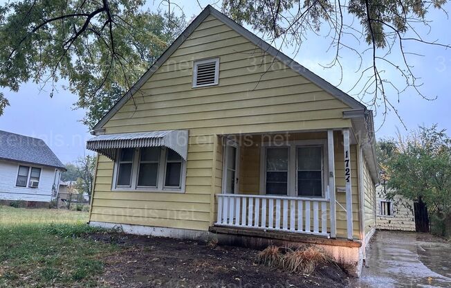 $1050 - 3 bedroom / 1 bathroom - Single Family Home