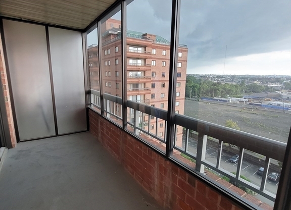 2 beds, 2 baths, 1,250 sqft, $3,400, Unit 913