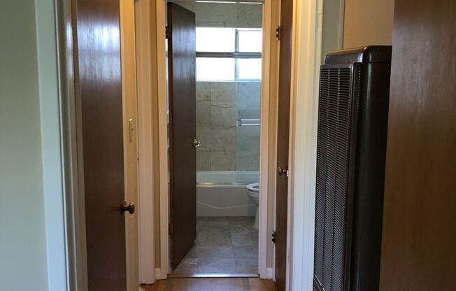 2 beds, 1 bath, $2,700