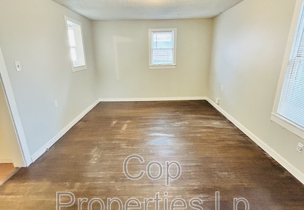 1211 HAMMOND AVE