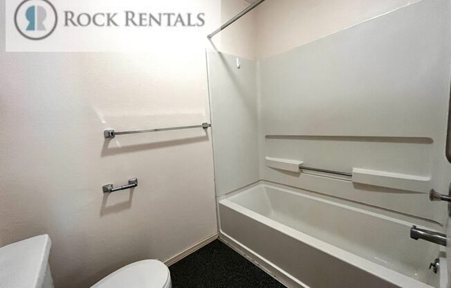 2 beds, 1.5 baths, $859, Unit Apt 3