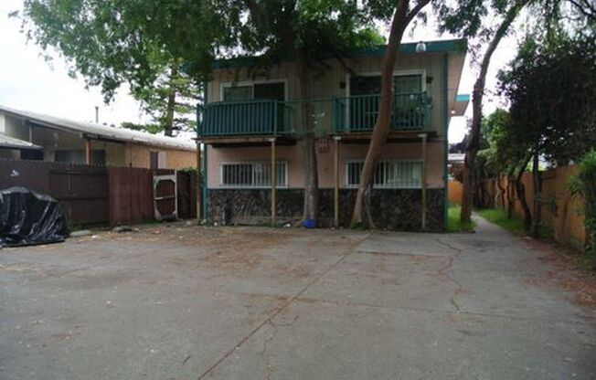 2 beds, 1 bath, 850 sqft, $1,800, Unit Unit #1