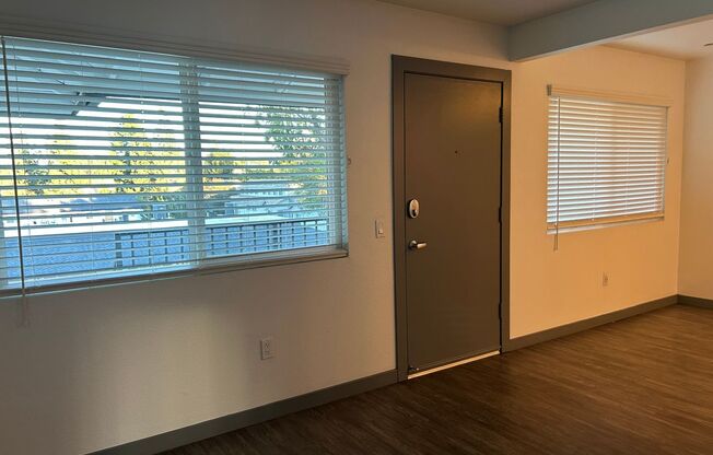 1 bed, 1 bath, 750 sqft, $2,370, Unit A076