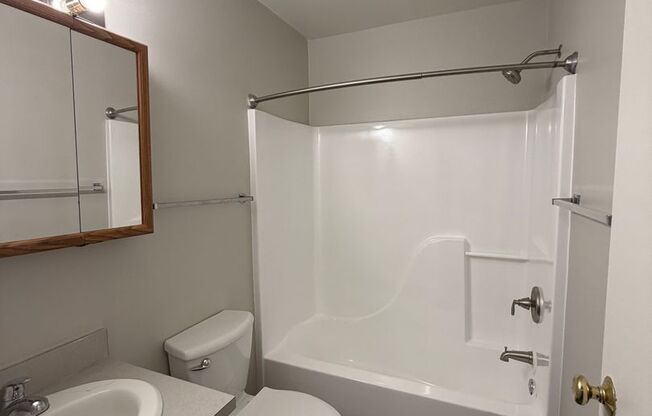 2 beds, 1 bath, 885 sqft, $1,150