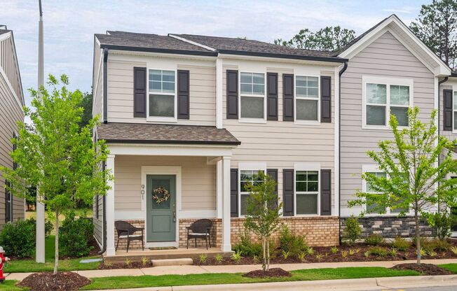 Stunning 3BD, 2.5BA End-Unit Fuquay-Varina Townhome with a 2-Car Garage in a Prime Location Near Downtown