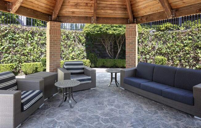 Highland Hills|Patio
