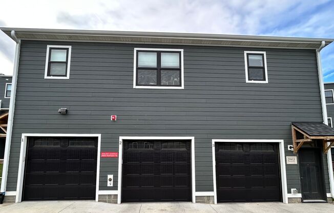 1 bed, 1 bath, 766 sqft, $1,595, Unit 20613 Washington Plaza Carriage House with Attached Garage A972 X07