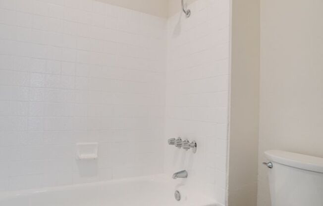 2 beds, 1 bath, $2,395, Unit 8324-43