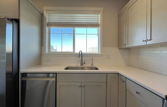4 beds, 3.5 baths, $2,995