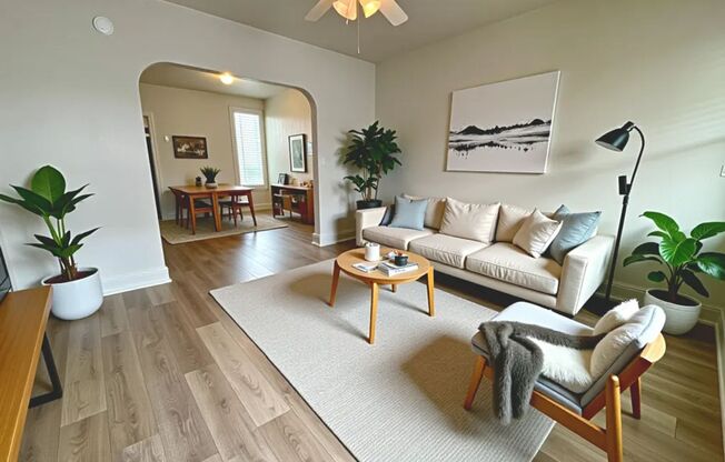 Renovated 5 Bedroom 2 Bathroom in York!