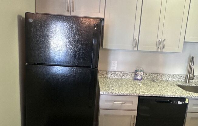 3 beds, 2 baths, 1,300 sqft, $2,400, Unit 3335 #102