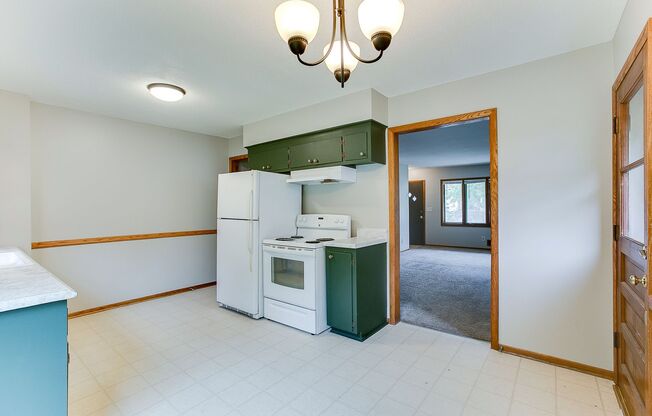 Updated 3 Bedroom Duplex in Battle Creek