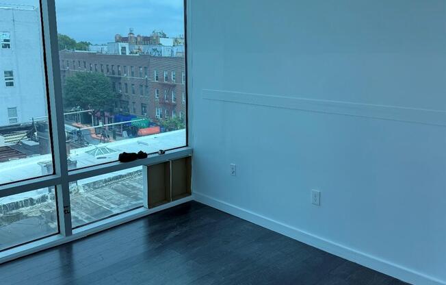 Studio, $5,000, Unit 5th floor