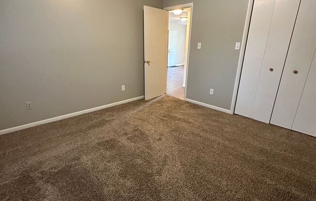 2 beds, 1 bath, $925, Unit 8A