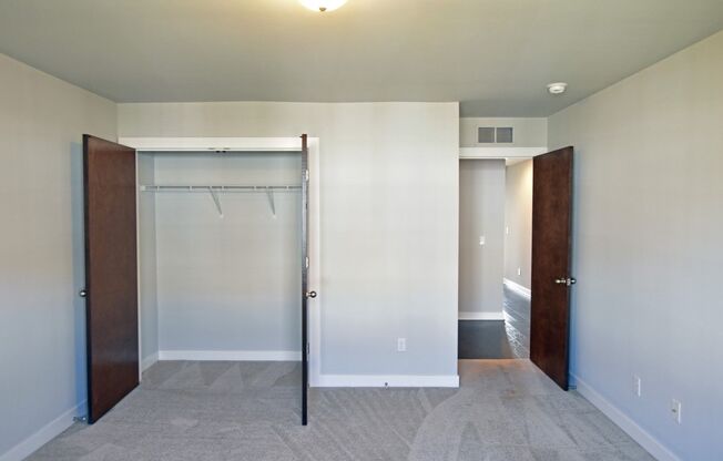 3 beds, 2.5 baths, $2,100, Unit 3-5