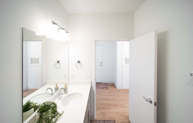 1 bed, 1 bath, 745 sqft, $1,300, Unit 101