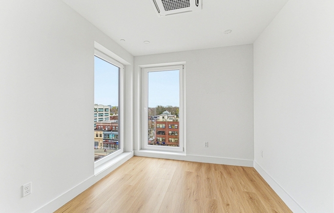 3 beds, 2 baths, 1,046 sqft, $6,125, Unit 602